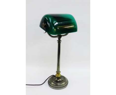 Students style lamp with green glass shade, 42cm high