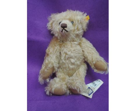 A modern Steiff teddy bear, Classic Bear 35 having growling mechanism and gold button with yellow tag