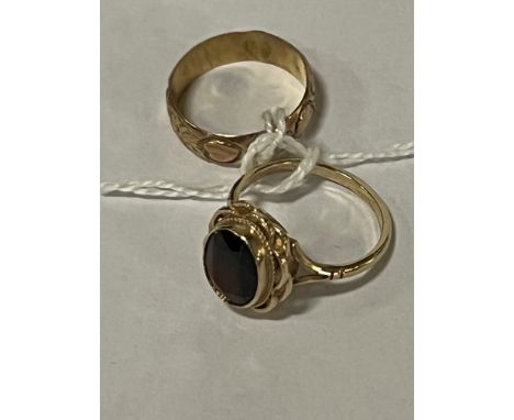 9CT GOLD RUBY RING WITH 9CT GOLD WEDDING BAND 4.5 GRAMS APPROX - SIZE J/K