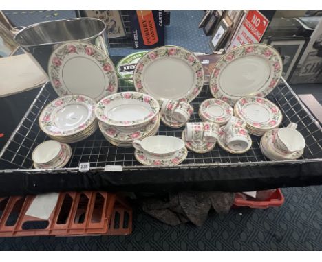 6 PIECE ROYAL WORCESTER DINNER SERVICE - ROYAL GARDEN