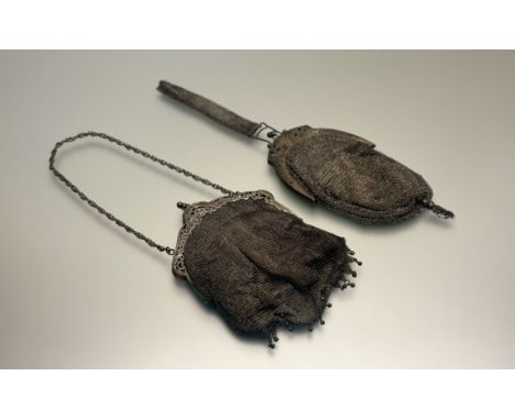 An Edwardian plated evening purse with pierced arched top and chain mesh and chamois lined interior and rope pattern chain st