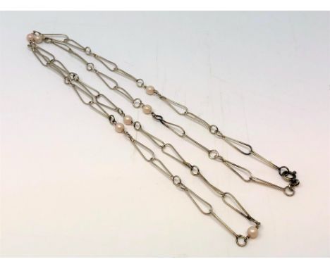 A silver and pearl necklace, length 80 cm. 