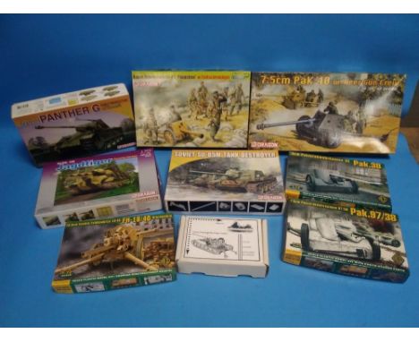 FIVE BOXED DRAGON MODEL KITS TO INCLUDE PANTHER G TANK 1:72 SCALE, JAGDTIGER TANK 1:72 SCALE, 8.8 CM RAKETENWERFER 43 PUPPCHE