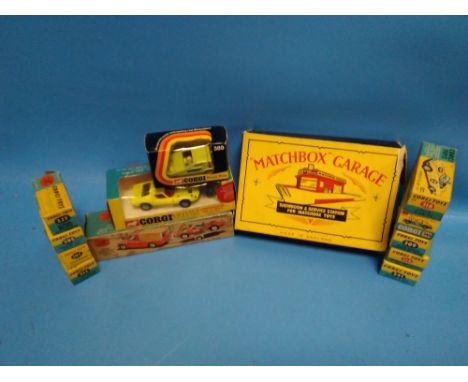 BOX CONTAINING 12 VINTAGE BOXED CORGI VEHICLES, TO INCLUDE 181, 314, 305,241, 12, 318, 309, 227, 345, 389, 342 NO 17 GIFT SET