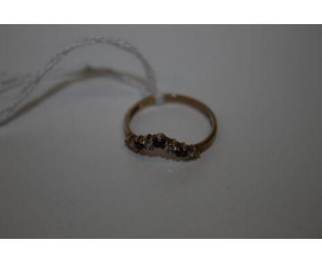 A 9CT GOLD DRESS RING 