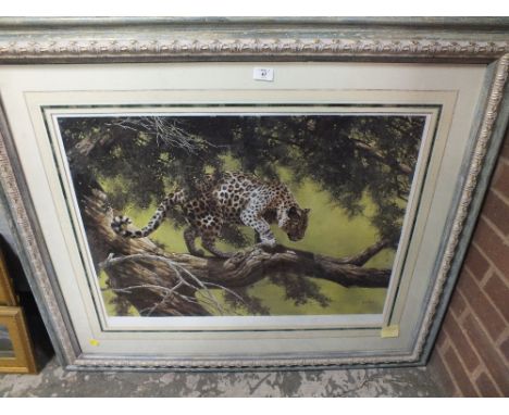 A LARGE LIMITED EDITION COLOURED PRINT DEPICTING A LEOPARD, SIGNED SPENCER HODGE, No. 248 / 395, FRAMED AND GLAZED