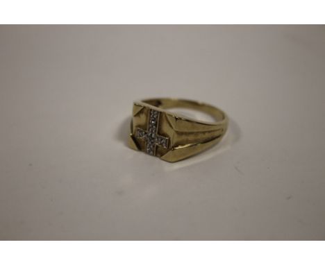 A GENTS 9CT GOLD CROSS SET DIAMOND RING