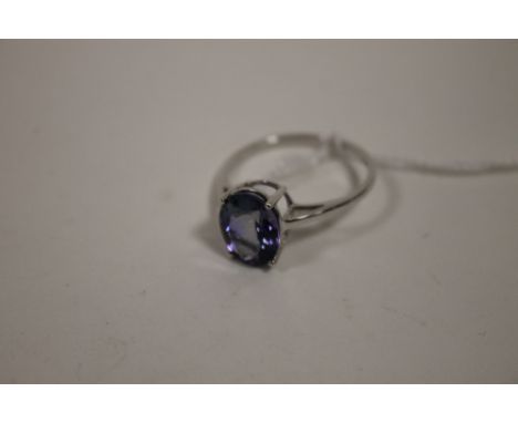 A HALLMARKED 14K WHITE GOLD BICOLOUR TANZANITE RING, the tanzanite being approx 3.62, measuring approx 11 mm x 9 mm, ring siz