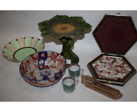 A COLLECTION OF CERAMICS TO INCLUDE A COMPORT, ORIENTAL BOWL, CERAMIC PUZZLE ETC. 