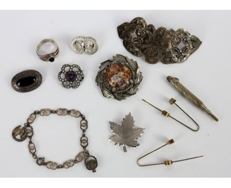 A small selection of jewellery, including seed pearl set and purple paste brooch, black onyx ring, size M, and a onyx brooch,