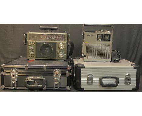 A Venturer model 2959 - 4LW MULTI BAND RECIEVER;  a JVC model 3050UK 3" 7,5 cm b/w TV with CCIR I (GB) standard UHF tuner, ra