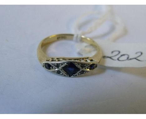 Antique 18ct gold sapphire & diamond ring approx size K  