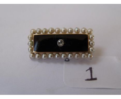 15ct pearl &amp; black enamel brooch set with a single diamond to center 2.5cm long 3.2g inc