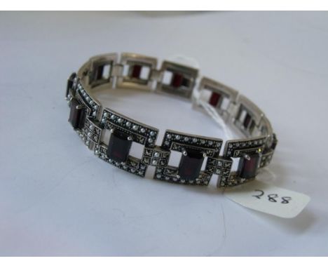 Silver stone set marcasite bracelet 32g inc    