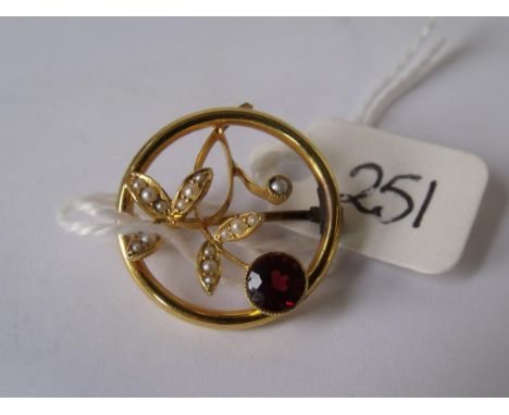 15ct gold amethyst and pearl brooch 2.8g    