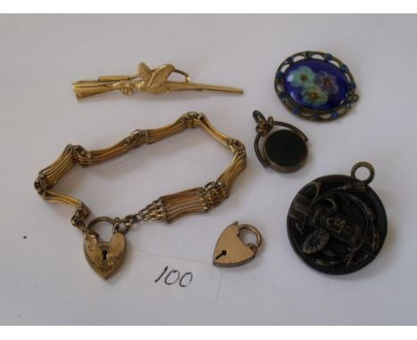 Bag of costume jewellery including gilt gate bracelet,   enamel brooch etc       