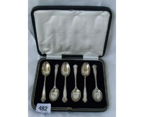 Boxed set of six Chippendale pattern tea spoons  Sheffield 1937 by CB & S. 58g.                 