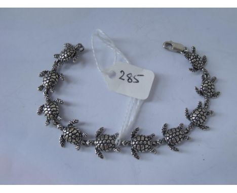 Silver turtle bracelet 13g      