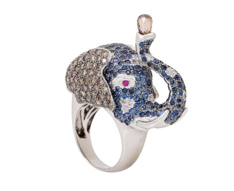Skulpturring "Elefant", Ringkopf komplett ausgefasst mit Edelsteinen: zahlreiche braune u. farblose Brillanten (1x Briolette)