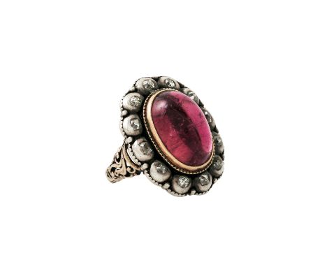 Bedeutender Ring aus dem Nachlass Martha DIX, Turmalincabochon (Rubelith) von ca. 16x12 mm, Altschliffdiamanten ca. 0,8 ct, G