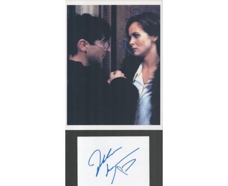Bond Girl, Izabella Scorupco signature piece featuring a signed white card in blue marker pen and a 10x8 colour photograph pi