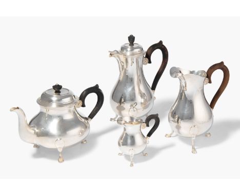 Kaffee-/Teeservice, Schaffhausen 20.Jh.Silber, 4-teilig. Herstellermarke Jezler, Modell Füessli. Birnförmiger Korpus auf Huff
