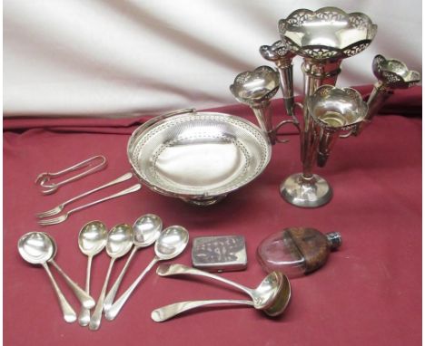 Early 20th century Daniel &amp; Arter EPNS epergne sweet meat dish with swing handle pierced foliate rim, number L5609 and ot