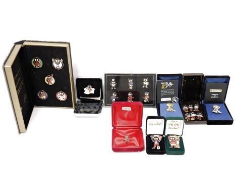 Quantity of limited edition Robertson's Golly badges including footballer, golfer, Gollympic boxed set and others in presenta