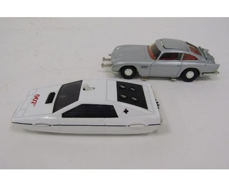 Five Diecast model cars to include Corgi 007 Lotus Esprit, Dinky Toys Landy Penelope's FAB 1 Thunderbirds, Corgi Toys Batman 