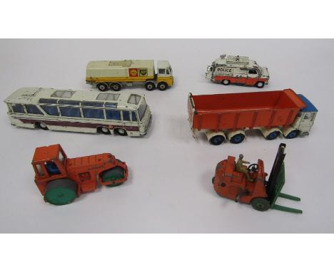 Dinky playworn diecast model cars to include Dinky Supertoys Leyland tipper, Leyland octopus, 952 Vega Major Luxury coach, Di