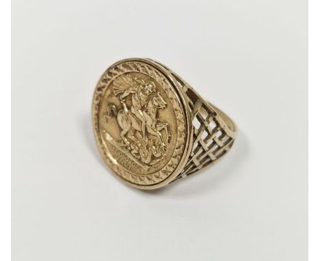 Gent's 9ct gold signet ring&nbsp;set with a St George medal with pierced decoration to the shank, 4.5g (ring size W approx)&n