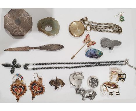 Assorted costume jewellery, including: a Victorian yellow metal engine turned photo pendant enclosing a photograph of a gentl