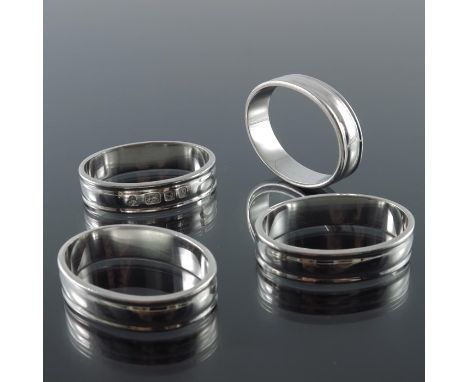 Four Elizabeth II silver napkin rings, Payne and Son, London 1970, of heavy gauge ribbon form, oval, 5cm, 4.77ozt (4)