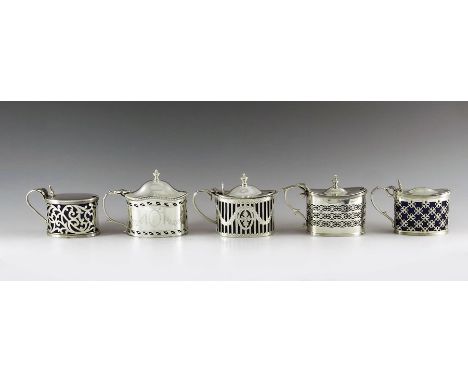 Five English silver mustard pots, with date marks from 1906 to 1929, various makers, Chester &amp; London, of oval form with 