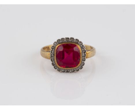 RING Gelbgold. Ringmaß ca. 54, Ges.-Gew. ca. 3,5 g. Geprüft 14 K. Ein rechteckig facettierter, roter Edelstein (synth.), ca. 