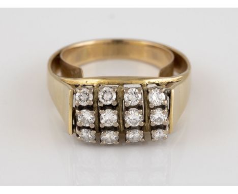 BRILLANT-RING Gelbgold. Ringmaß ca. 56 -  63,5, Ges.-Gew. ca. 7,1 g. Geprüft 18 K. 12 Brillanten, zusammen ca. 0,54 ct. Flexi