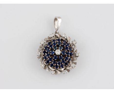 EDELSTEIN-ANHÄNGER Weißgold. L. 4 cm, Ges.-Gew. ca. 16,9 g. Geprüft 14 K. 11 Brillanten, zusammen ca. 0,5 ct., 35 rund facett