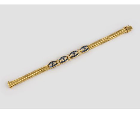 EDELSTEIN-ARMBAND Gelbgold. L. 17,5 cm, Ges.-Gew. ca. 27,7 g. Gest. 18 K. 44 Saphire, zusammen ca. 3,5 ct., 25 Diamanten im 8