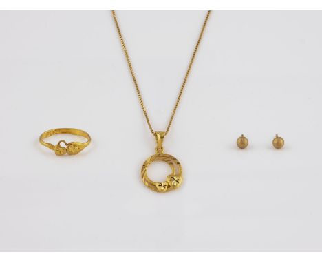 KONVOLUT GOLDSCHMUCK 4-tlg. Gelbgold. Ohrstecker und Kette gest. 18 K bzw. 750. Ges.-Gew. ca. 4,0 g. Ring und Anhänger gest. 