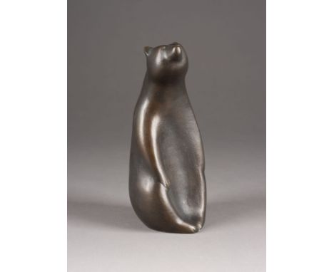CARL (KARL) JOSEF HOFFMANN 1925 Attendorn - 2017 ebenda Bär Bronze, braun patiniert. H. 21,5 cm. Rückseitig am unteren Rand m
