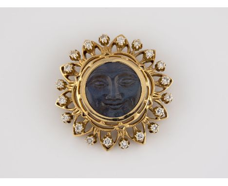 BROSCHE / ANHÄNGER MIT BESATZ Gelbgold. D. 4 cm, Ges.-Gew. ca. 14,8 g. Gest. 14 K. Ein geschnittener Labradorit (?), 10 Brill