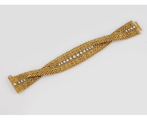BRILLANT-ARMBAND Gelbgold. L. 18,3 cm, Ges.-Gew. ca. 62,6 g. Gest. 18 K. 20 Brillanten, zusammen ca. 1,2 ct.