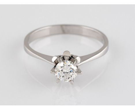 BRILLANT-RING Weißgold. Ringmaß ca. 57, Ges.-Gew. ca. 2,6 g. Geprüft mindestens 14 K. Ein Brillant, ca. 0,5 ct., etwa Top Wes