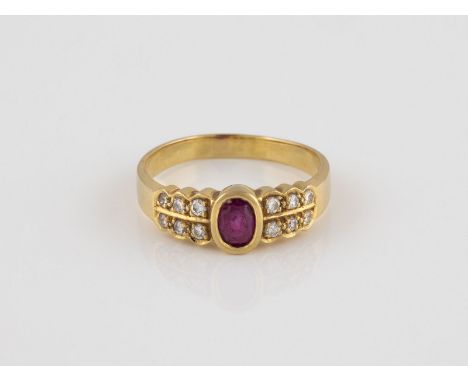 EDELSTEIN-RING Gelbgold. Ringmaß ca. 53, Ges.-Gew. ca. 3,8 g. Gest. 18 K, Caratangaben der Edelsteine gemarkt. Ein oval facet