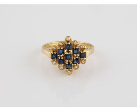 EDELSTEIN-RING Gelbgold. Ringmaß ca. 53, Ges.-Gew. ca. 4,1 g. Geprüft 18 K. 10 kleine Brillanten, neun rechteckig facettierte