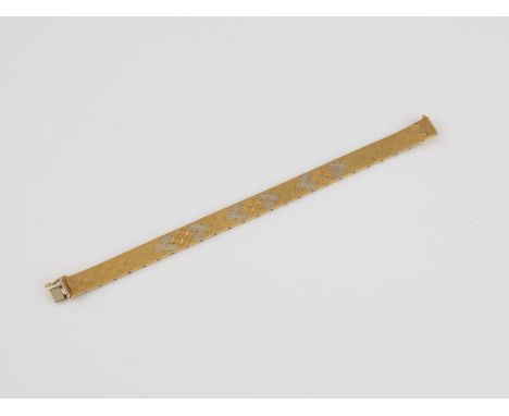ARMBAND Gelbgold, Weißgold. L. 18 cm, Ges.-Gew. ca. 30,5 g. Geprüft 18 K, italienische Marken.