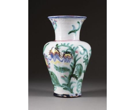 VALLY WIESELTHIER1895 Wien - 1945 New YorkVASE MIT BLUMENMALEREI Österreich, Wiener Werkstätte, um 1920/1925 Keramik, roter S