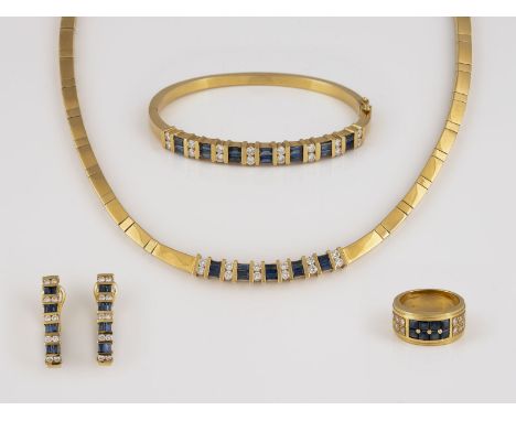 EDELSTEIN-SCHMUCK-SET 4-tlg. Gelbgold. Alle Stücke gest. oder geprüft 18 K (750). Ges.-Gew. zus. ca. 115,2 g. 1) Paar Ohrcreo