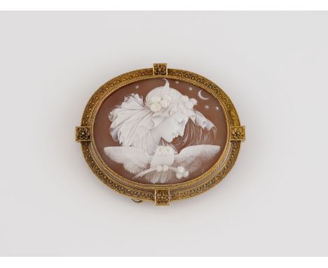 KAMEE-BROSCHE Gelbgold, Rotgold. 6,5 x 5,6 cm, Ges.-Gew. ca. 24,6 g. Geprüft 14 K. Querovale Kamee-Brosche mit der Darstellun