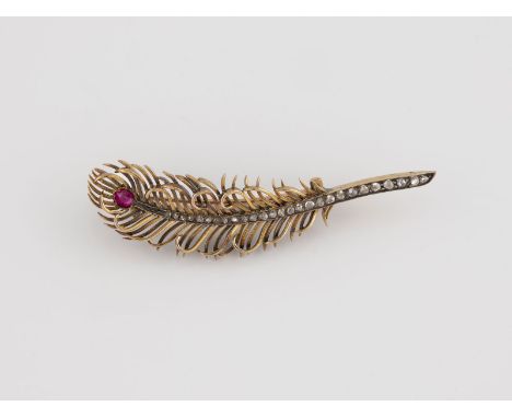 BROSCHE 'PFAUENFEDER' Gelbgold. L. 5,2 cm, Ges.-Gew. ca. 5,4 g. Geprüft 18 K, Punzierungen verschlagen. Ein rund facettierter